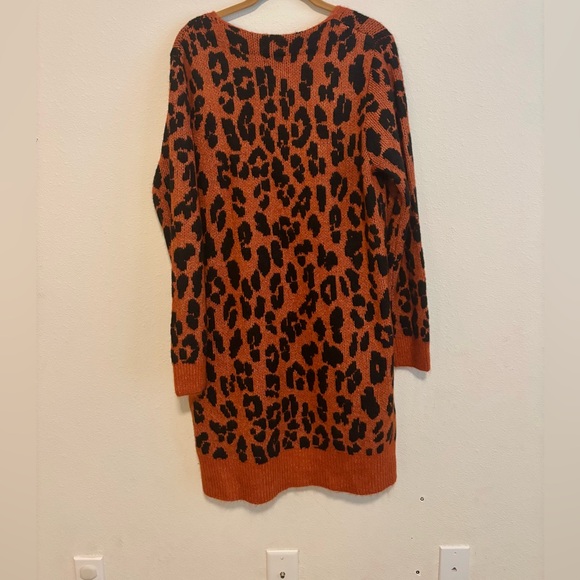 LOGO by Lori Goldstein Leopard Jacquard Cardigan Orange Sunset - Picture 4 of 4